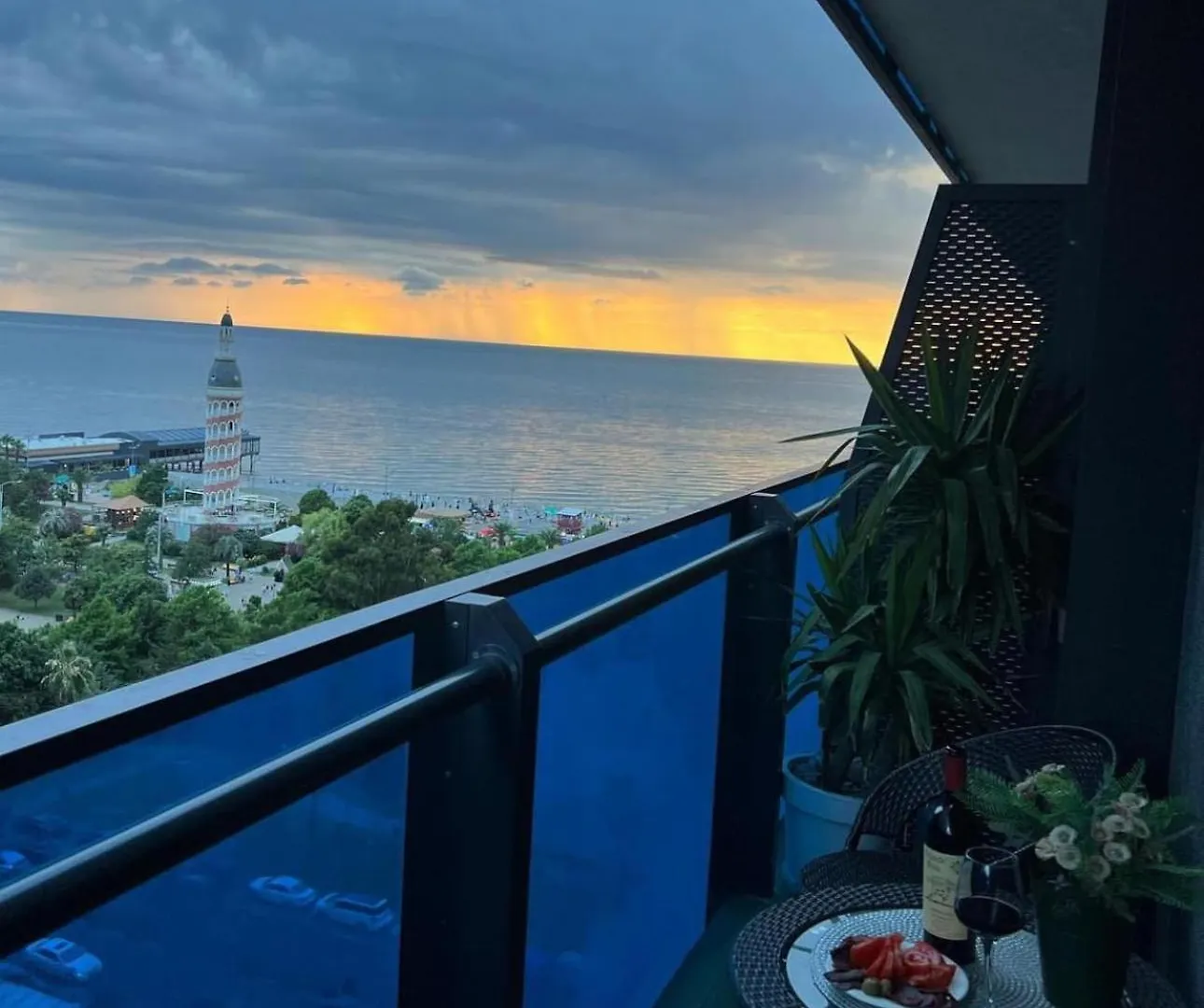 Luxury Panorama Sea View Apartment & Central Батуми